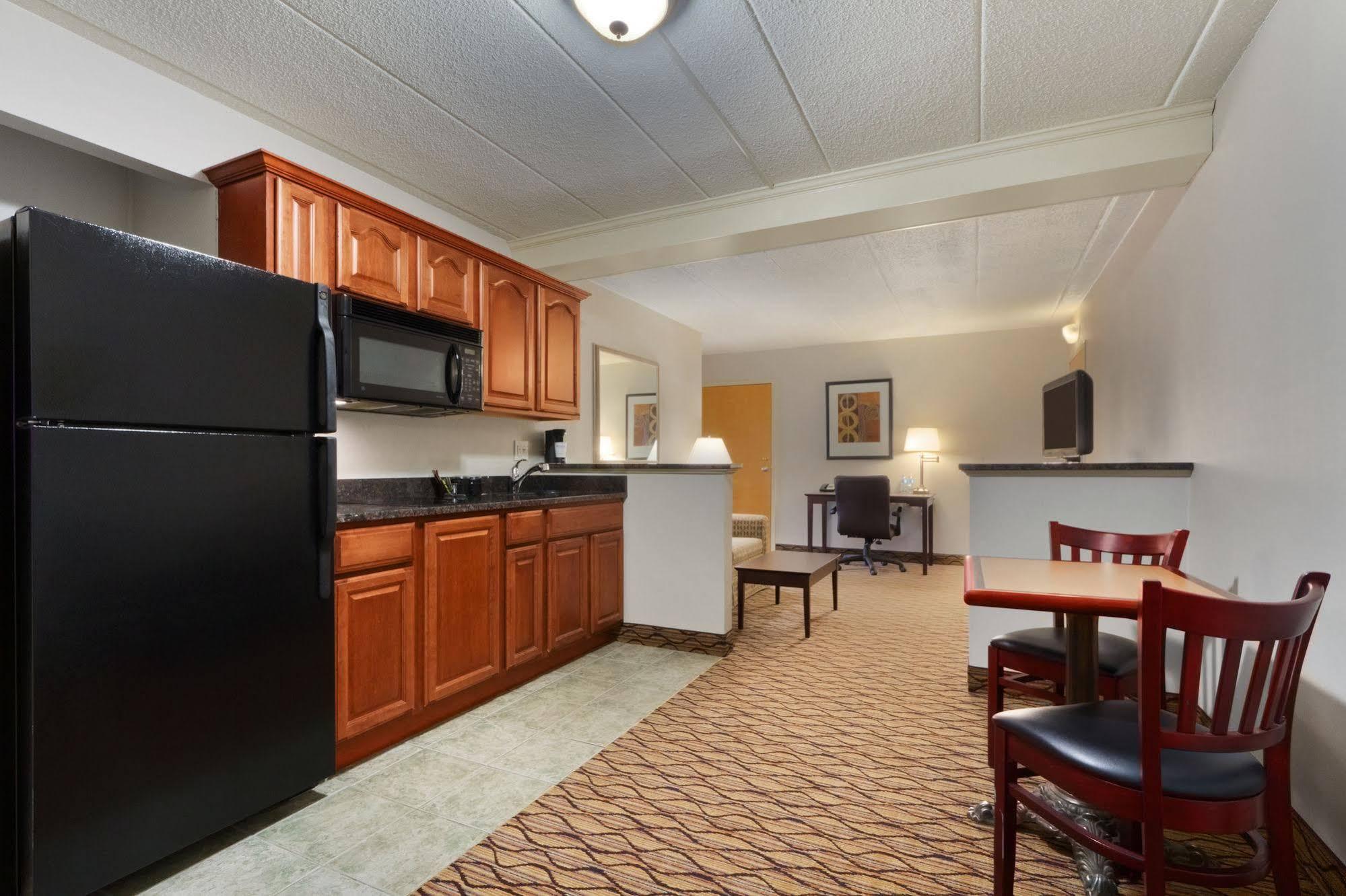 Comfort Inn & Suites Glen Mills - West Chester Екстер'єр фото