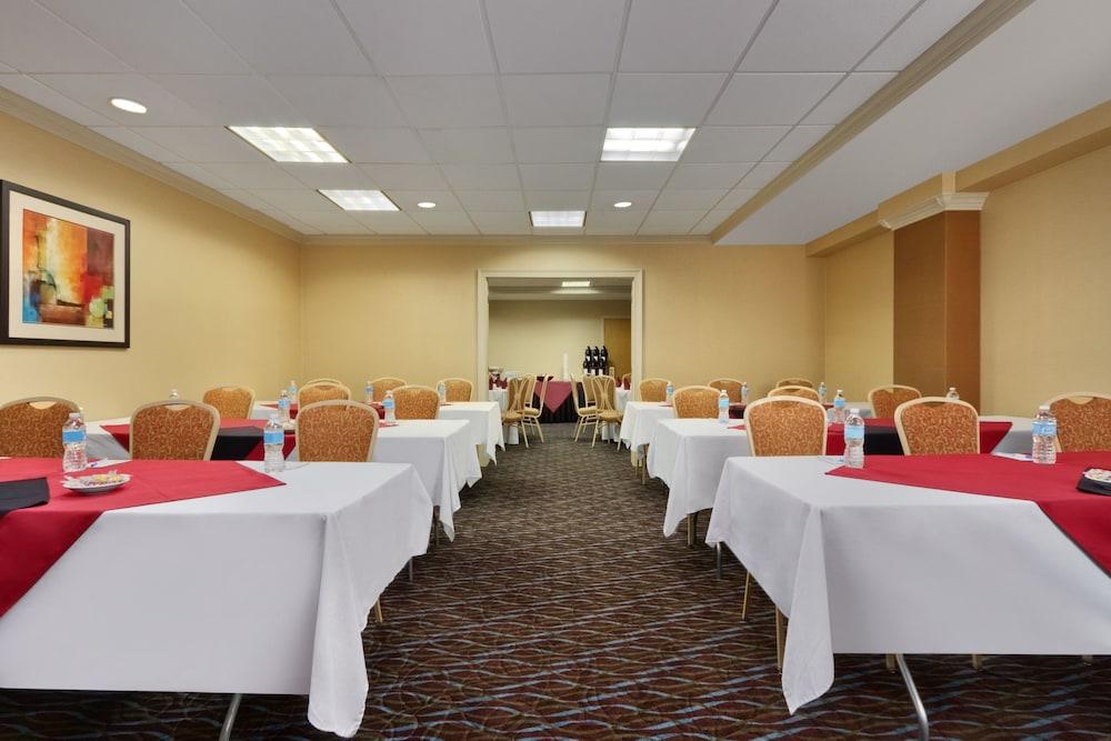 Comfort Inn & Suites Glen Mills - West Chester Екстер'єр фото