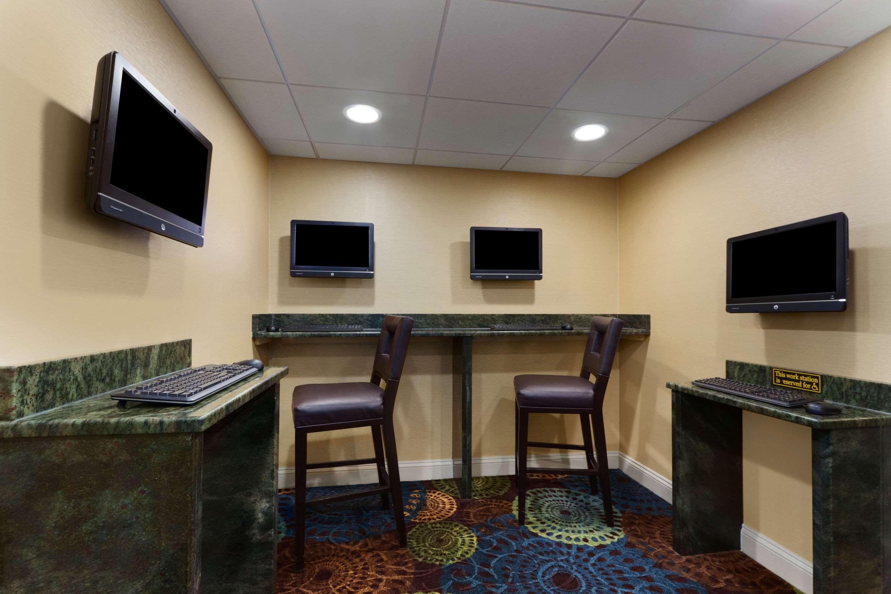 Comfort Inn & Suites Glen Mills - West Chester Екстер'єр фото