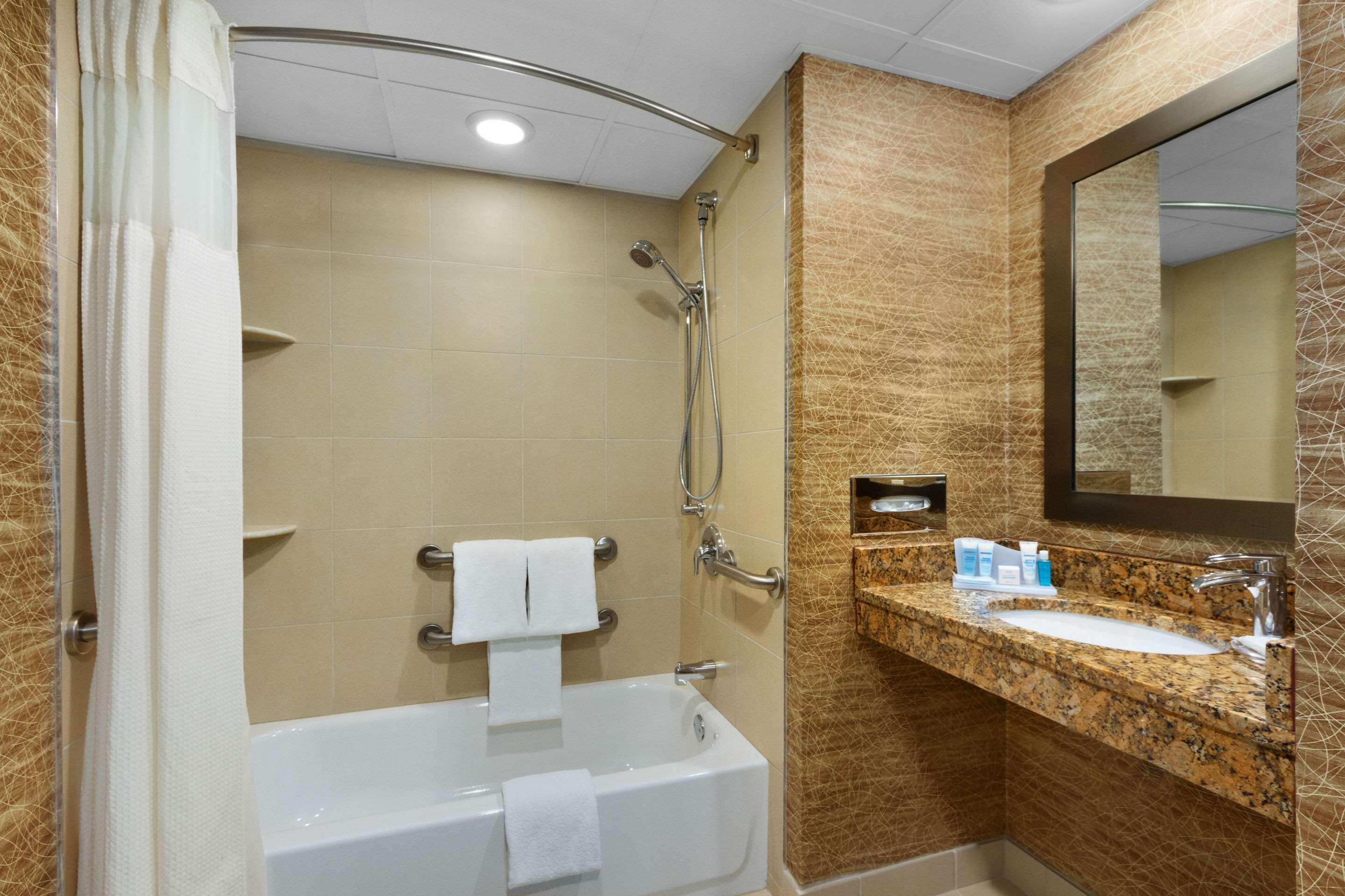 Comfort Inn & Suites Glen Mills - West Chester Екстер'єр фото