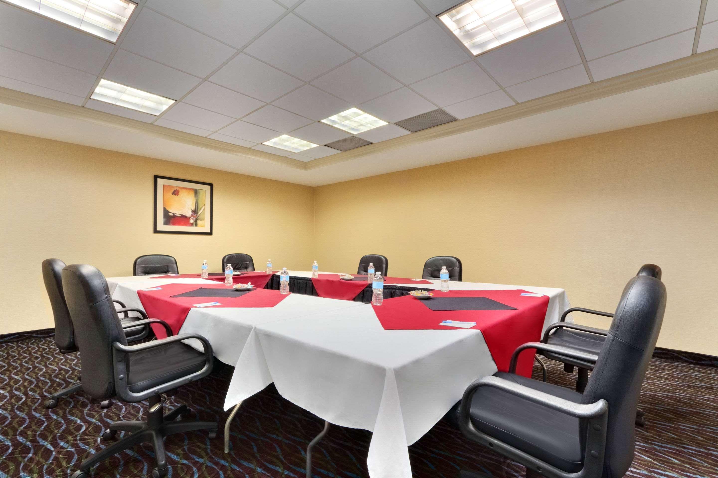 Comfort Inn & Suites Glen Mills - West Chester Екстер'єр фото