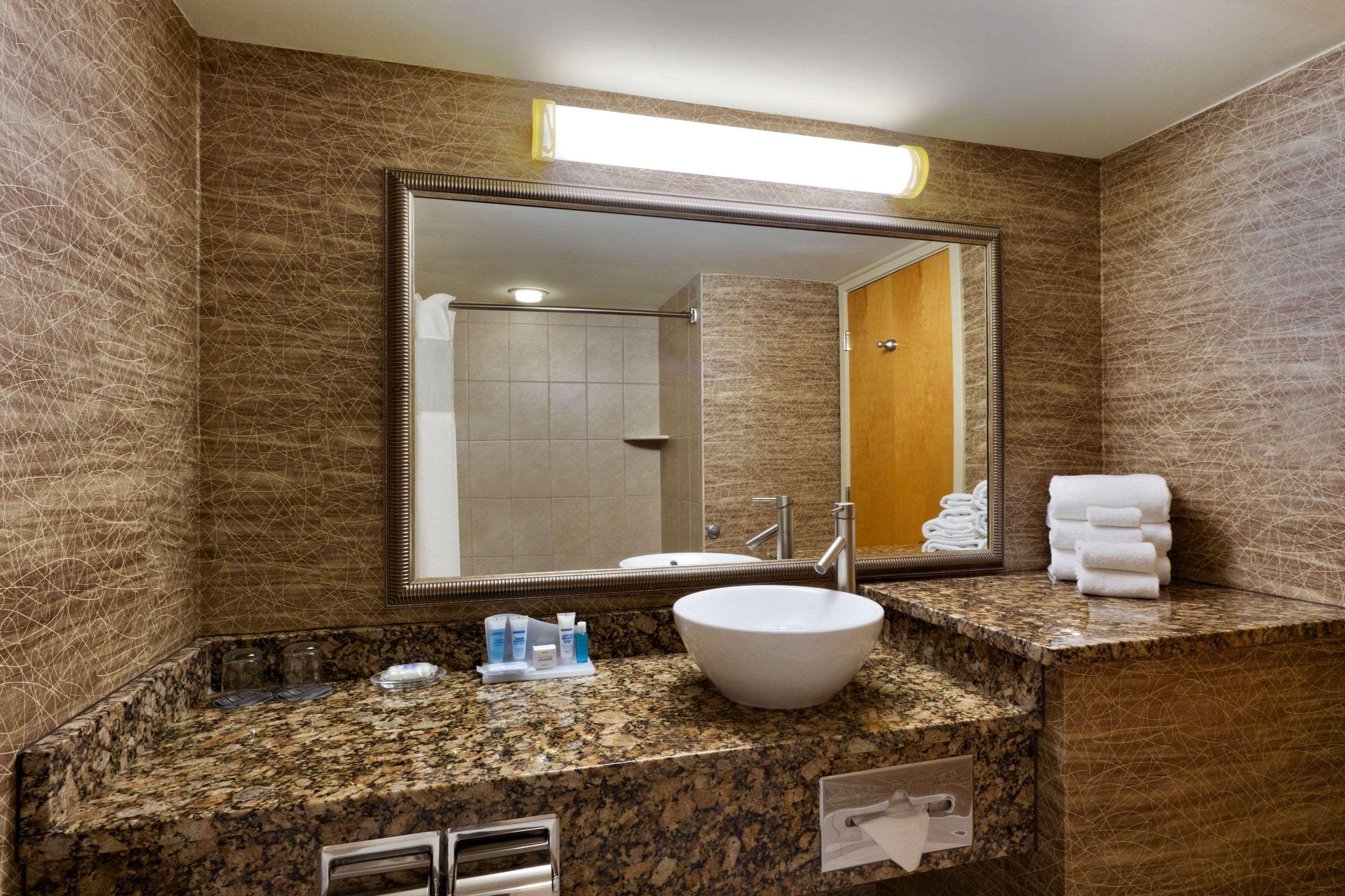 Comfort Inn & Suites Glen Mills - West Chester Екстер'єр фото