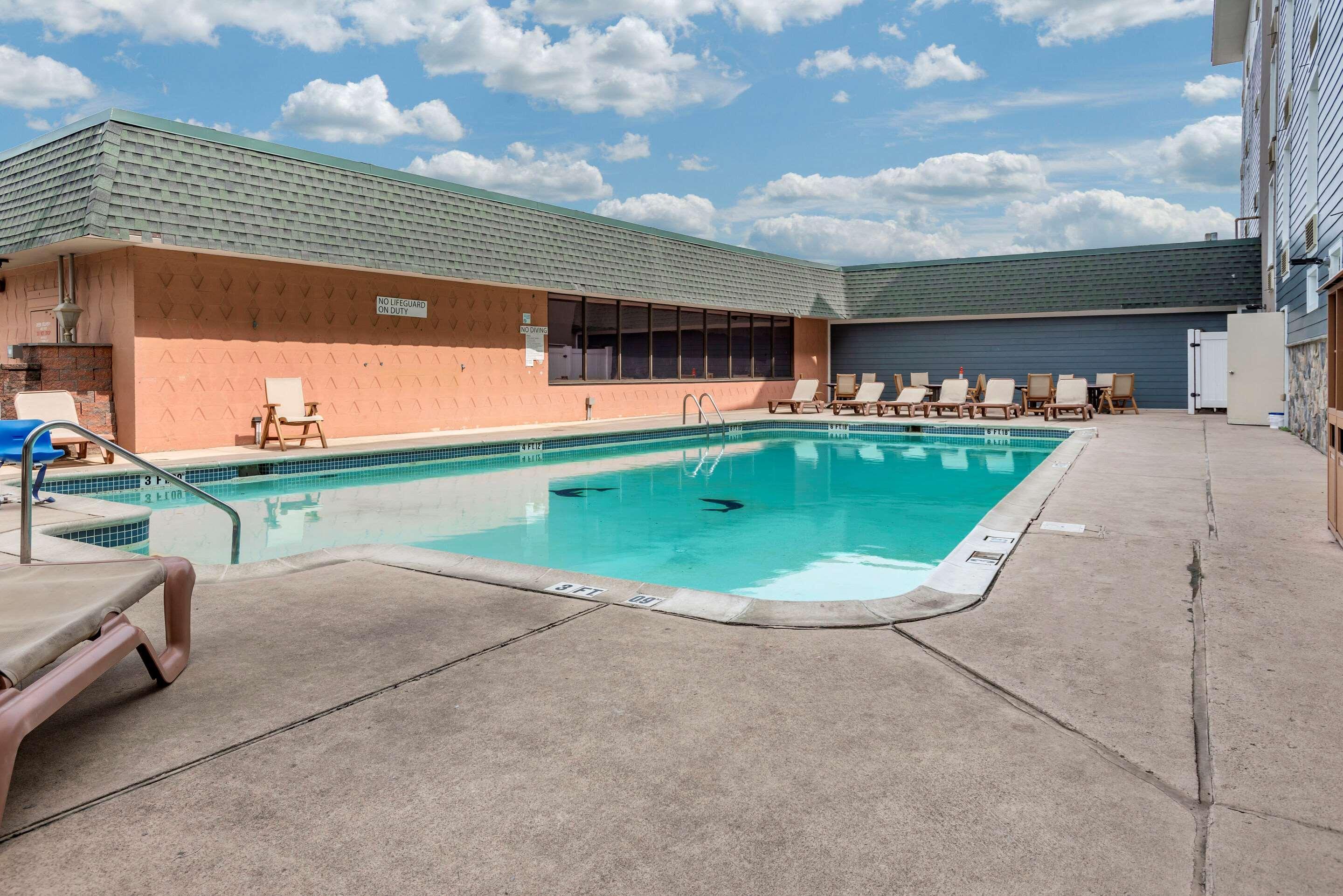 Comfort Inn & Suites Glen Mills - West Chester Екстер'єр фото