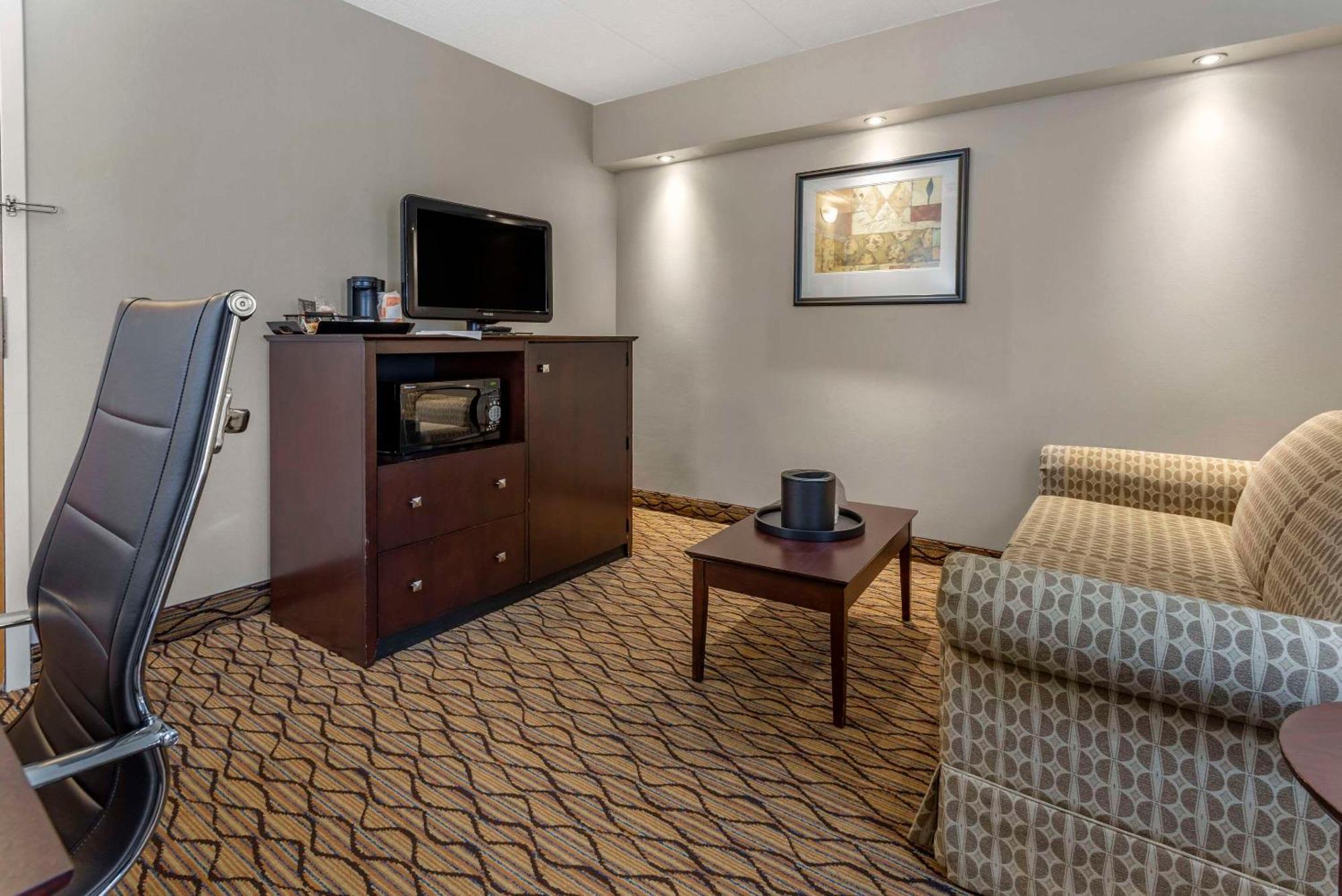 Comfort Inn & Suites Glen Mills - West Chester Екстер'єр фото